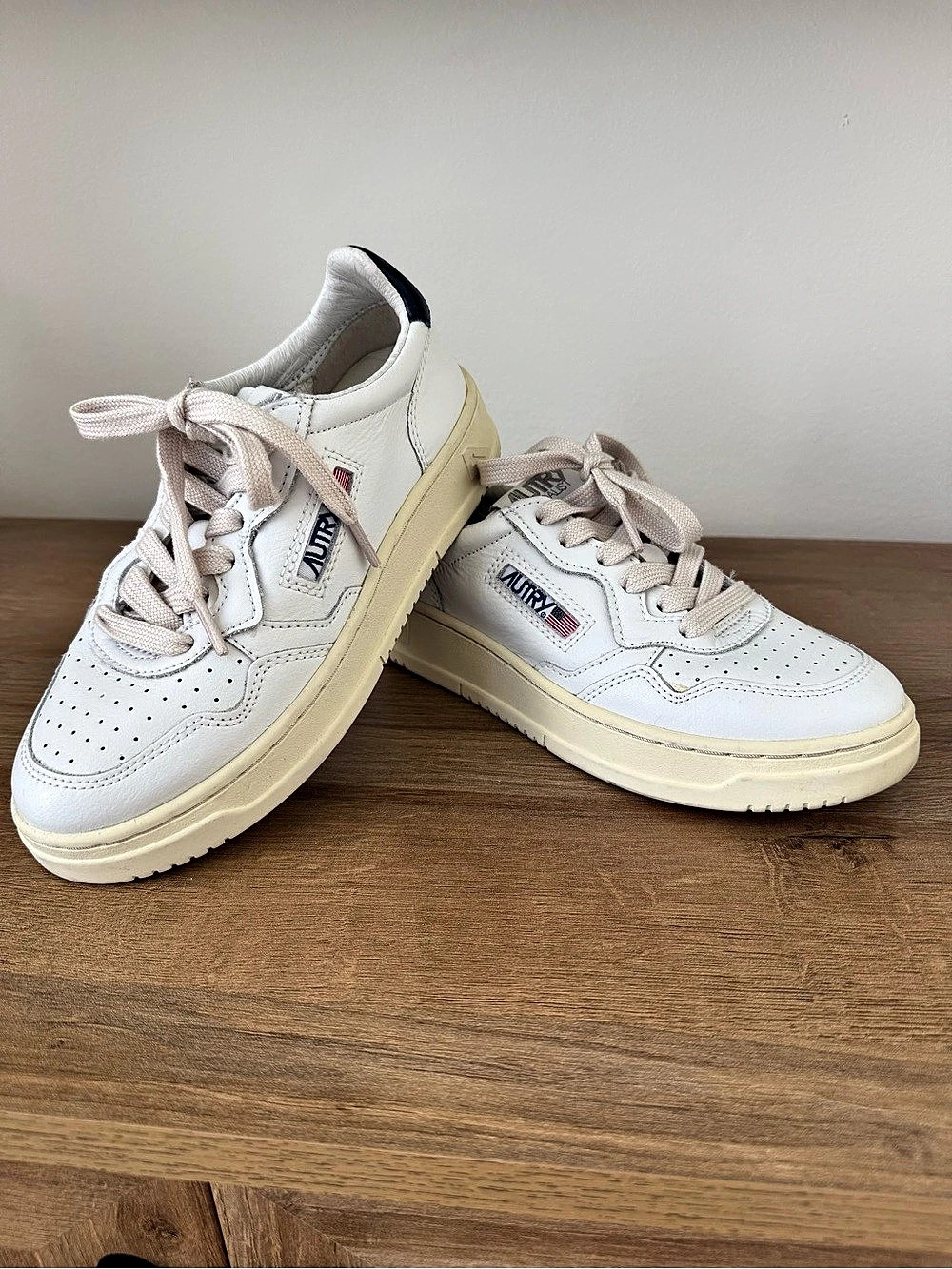 Autry Medalist Low Bicolor White Navy Leather Sneakers Size EU 34 US 4